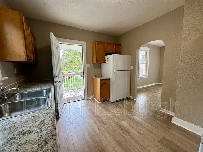 Building Photo - 102 Ivy St