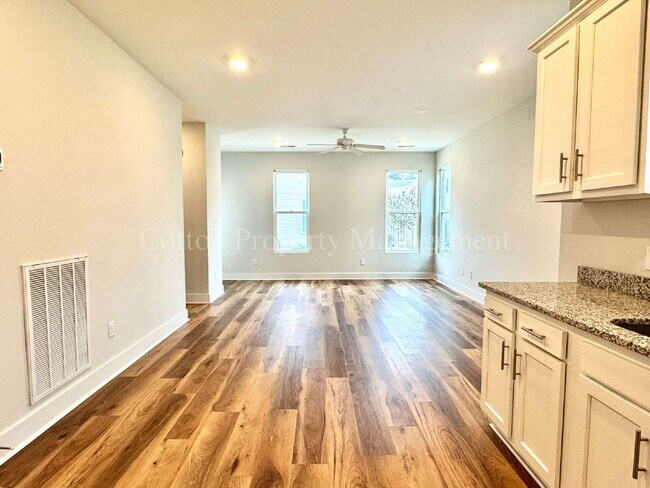 Building Photo - Modern 3BR/2.5BA Townhome | $1,900/mo. | P...