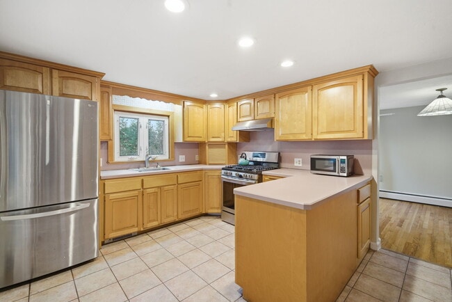 Building Photo - 1108 New Britain Ave