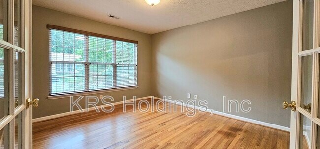 Building Photo - 215 Bayberry Ln