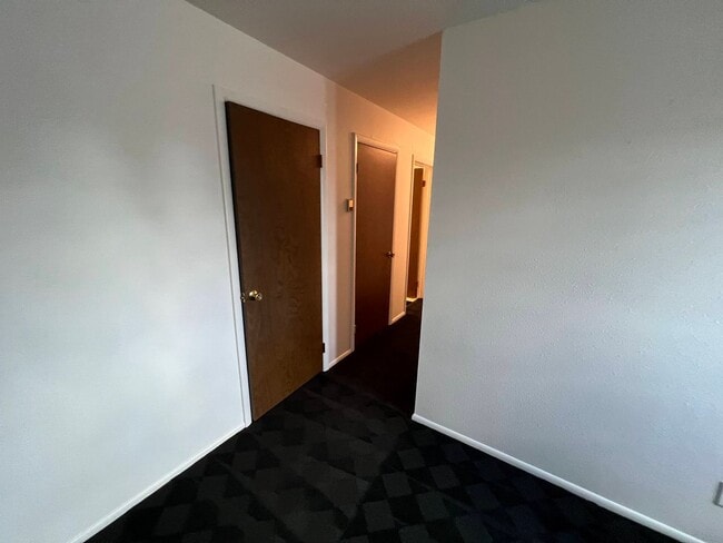 Building Photo - 1300 Riverview Rd