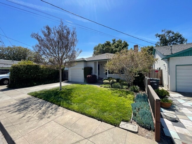 Building Photo - 3BD 1 BA Home in San Carlos with large bac...
