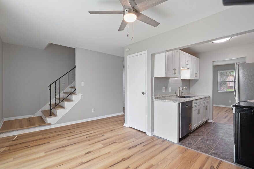 Primary Photo - 3027-3029 Rotunda Ct S