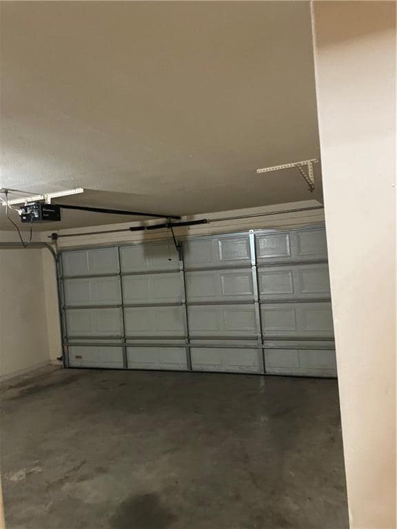 Building Photo - 892 Oakwood Ct