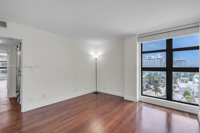 Building Photo - 1800 Collins Ave