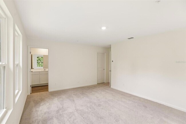 Building Photo - 2587 Grey Hawk Dr