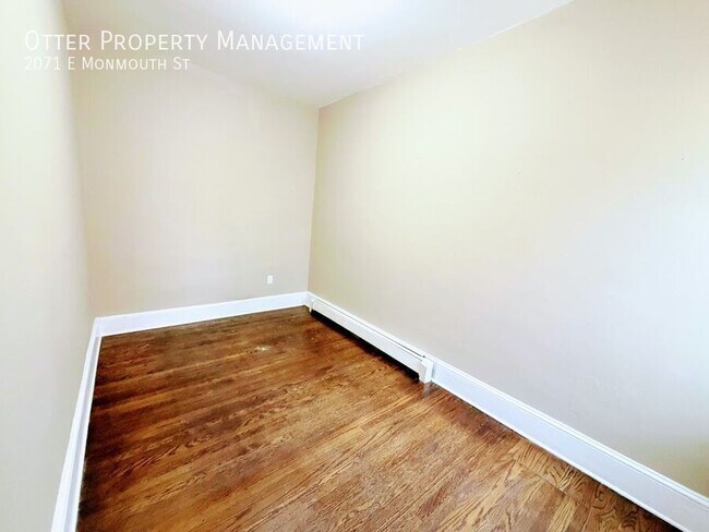 Building Photo - 2071 E Monmouth St