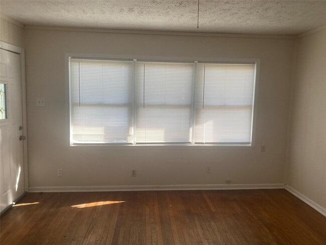 Building Photo - 1021 Nottingham Dr