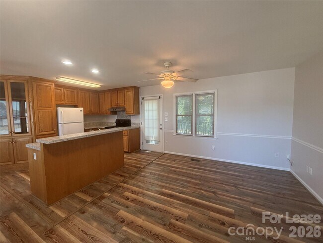 Building Photo - 336 Valley Glen Ct NW