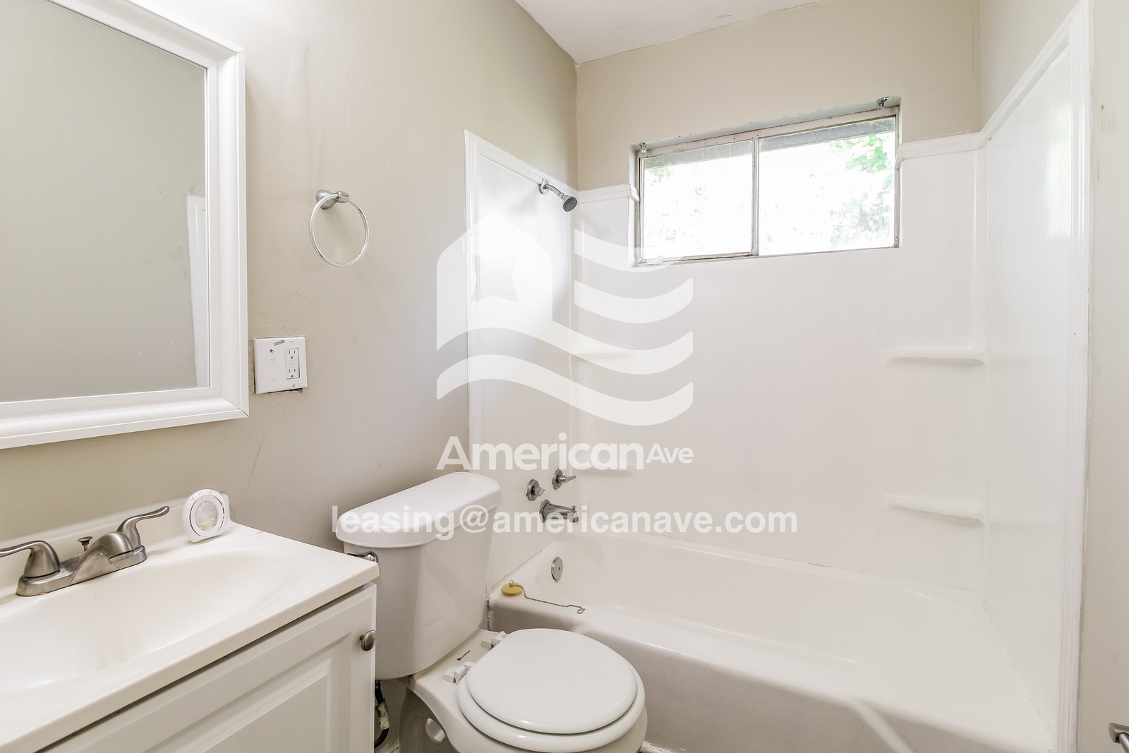 Building Photo - 211 Stevens St