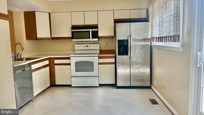 Building Photo - 14229 Angelton Terrace