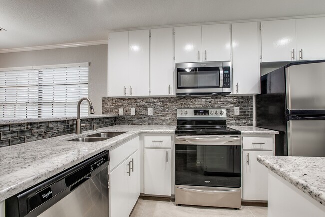 Building Photo - 2 Bedroom/2.5 Bath Edgecliff Subdivision