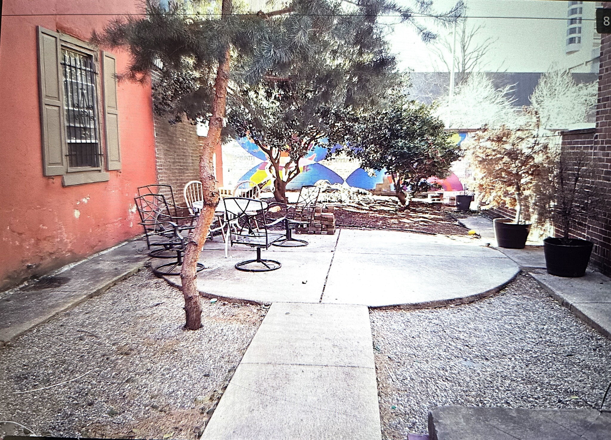 Private Garden - 123 N Mole St