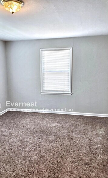 Building Photo - 5636 Sunbury Ave