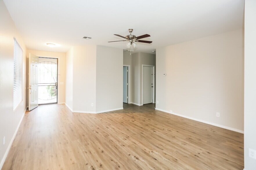 Building Photo - 3139 W Pollack St