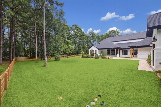Building Photo - 19414 Whispering Grove