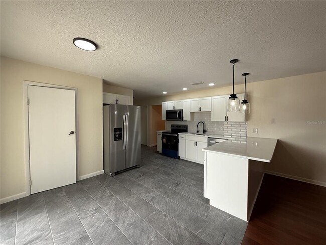 Building Photo - 6202 Brandon Cir