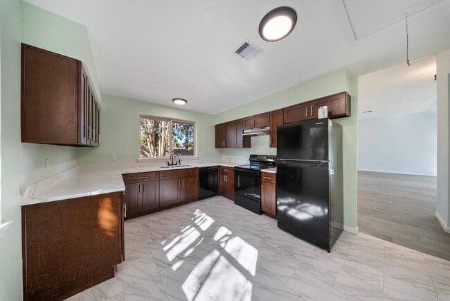 Building Photo - 1426 Twining Oaks Ln