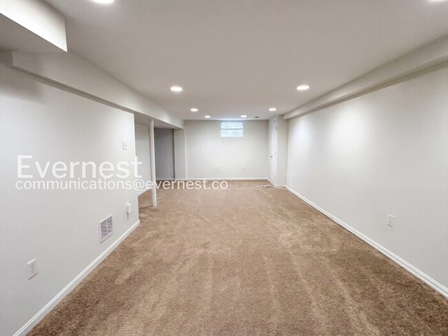 Building Photo - 4-Bed/2-Bath Home with Fenced Yard/ Available Soon!