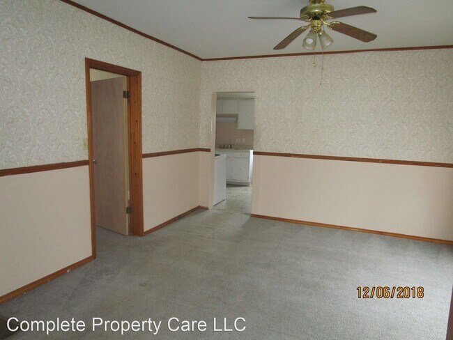 Building Photo - 2 br, 1 bath House - 2502 W. Godman Ave.