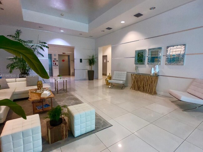 Building Photo - 1723 SW 2nd Ave