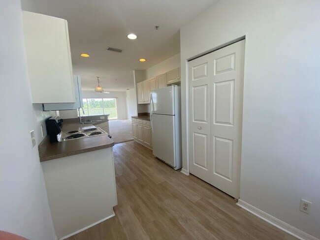 Building Photo - 2140 Heron Lake Dr
