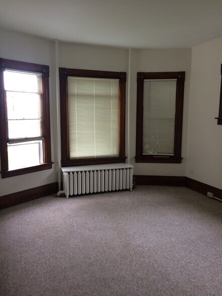 Building Photo - 213 E Mill St