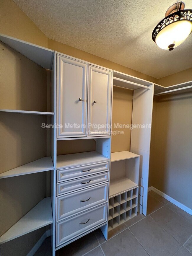 Building Photo - 5784 Twisted Oak Ct