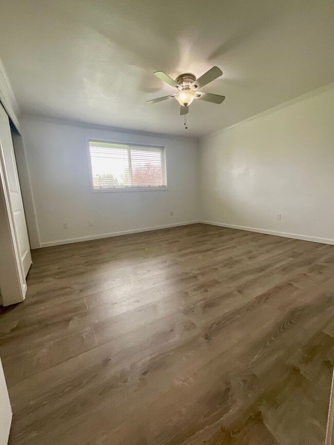 Building Photo - Charming 3 Bedroom Rambler! ~Close to Elementary School~