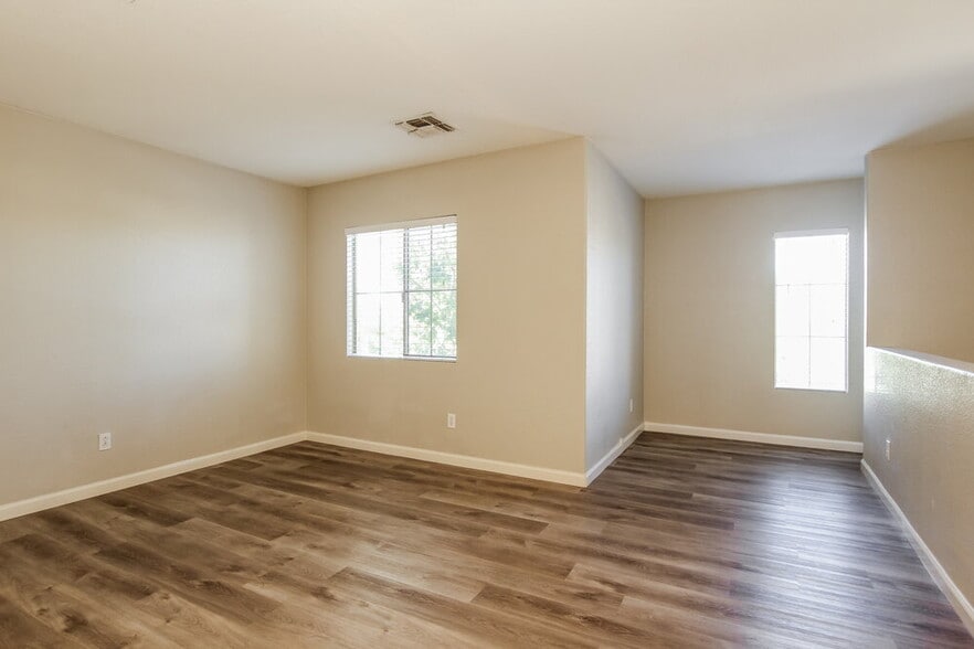 Building Photo - 8345 W Hughes Dr