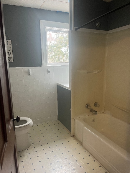 Building Photo - 99 Bowen St