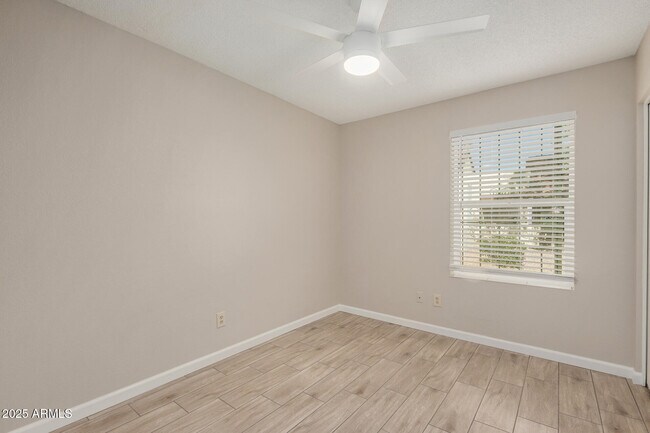 Building Photo - 5136 E Evergreen St