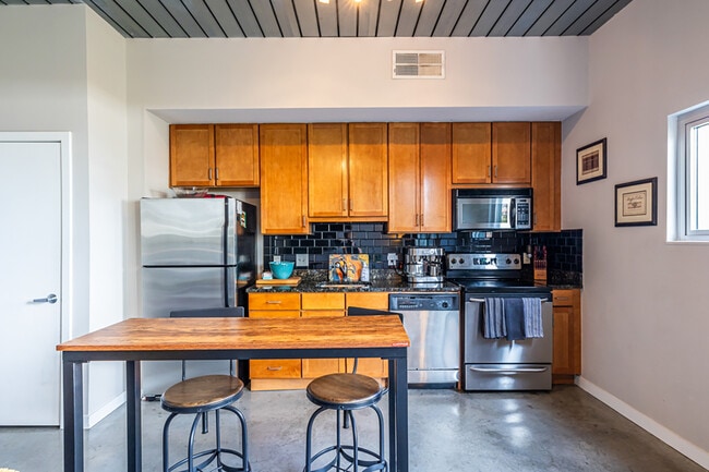 Building Photo - 620 Glen Iris Dr NE