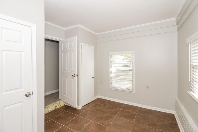 Building Photo - 4570 E Dearing Rd
