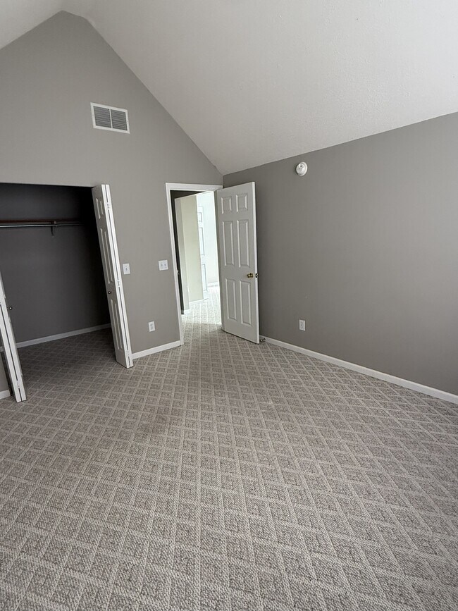 Building Photo - 5602 Thornbriar Ln