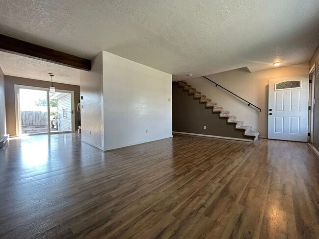 Building Photo - Lovely, Updated Townhome for Rent