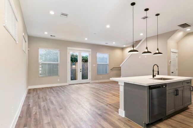 Building Photo - 5214 Pinemont Creek Ln