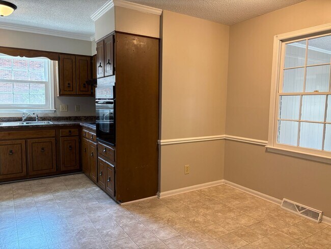 Building Photo - 304 Leland Dr