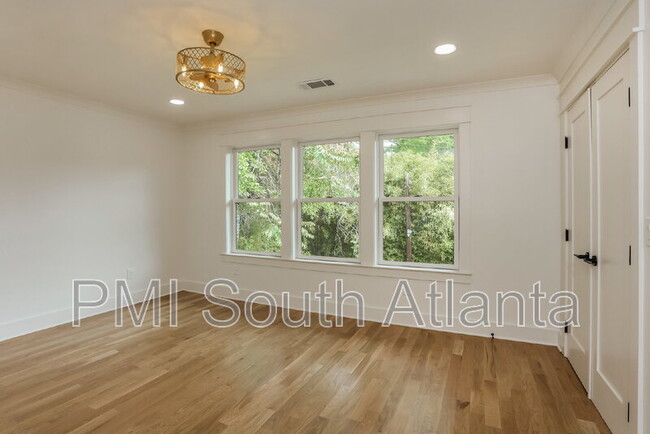 Building Photo - 116 3rd Ave