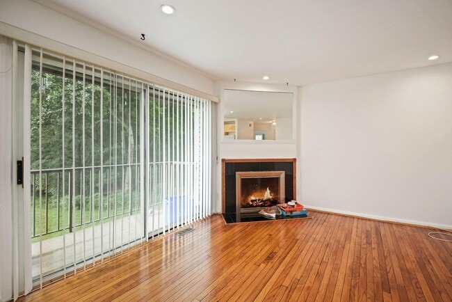 Building Photo - 10400 Parthenon Ct