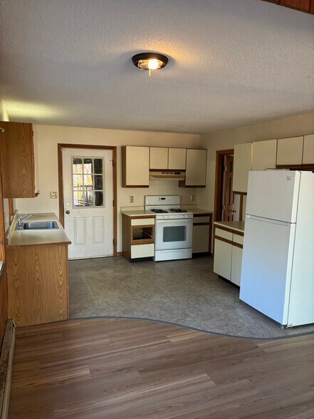 Building Photo - 19 Lovewell Pond Rd