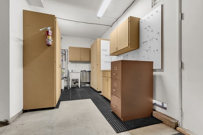 Building Photo - 5764 Kylie Ave