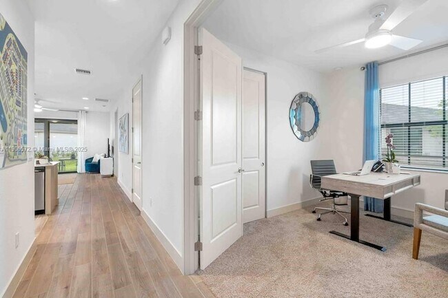 Building Photo - 14800 Cumberland Dr