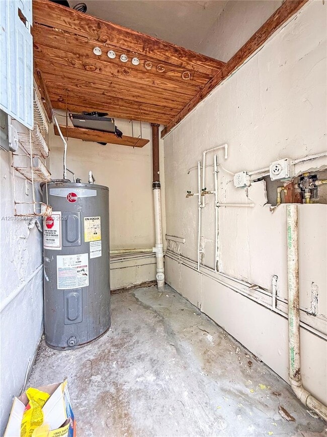 Building Photo - 3390 SW 75th Ave