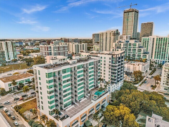 Building Photo - 2200 NE 4th Ave