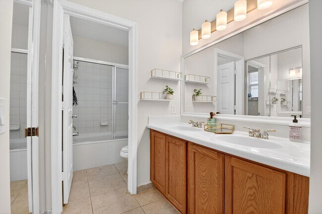 Building Photo - 3271 Laurel Ridge Cir