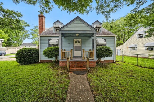 Building Photo - Updated 2-bedroom 1 bath with fenced in yard-PETS allowed-Norfolk