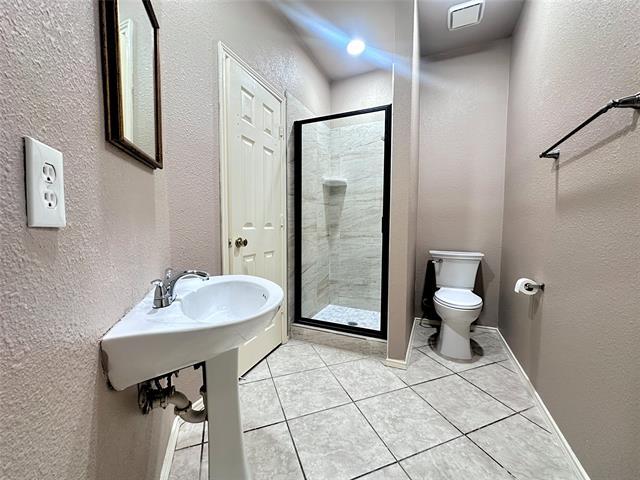 Building Photo - 8801 Vernon Ct