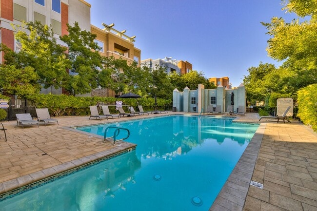 Building Photo - STUNNING 3 BEDROOM 2 FULL BATH FIRST FLOOR...