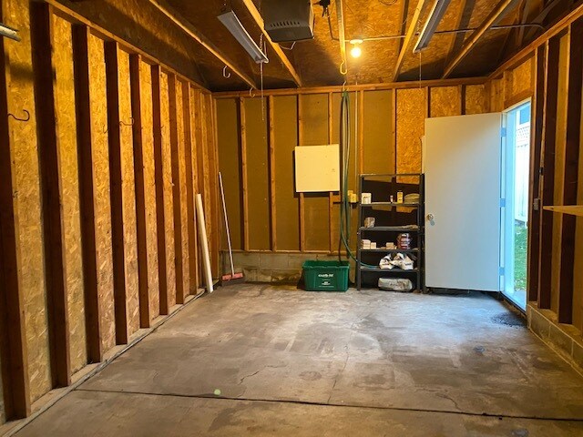 Single Car Garage with Storage - 177 52nd St
